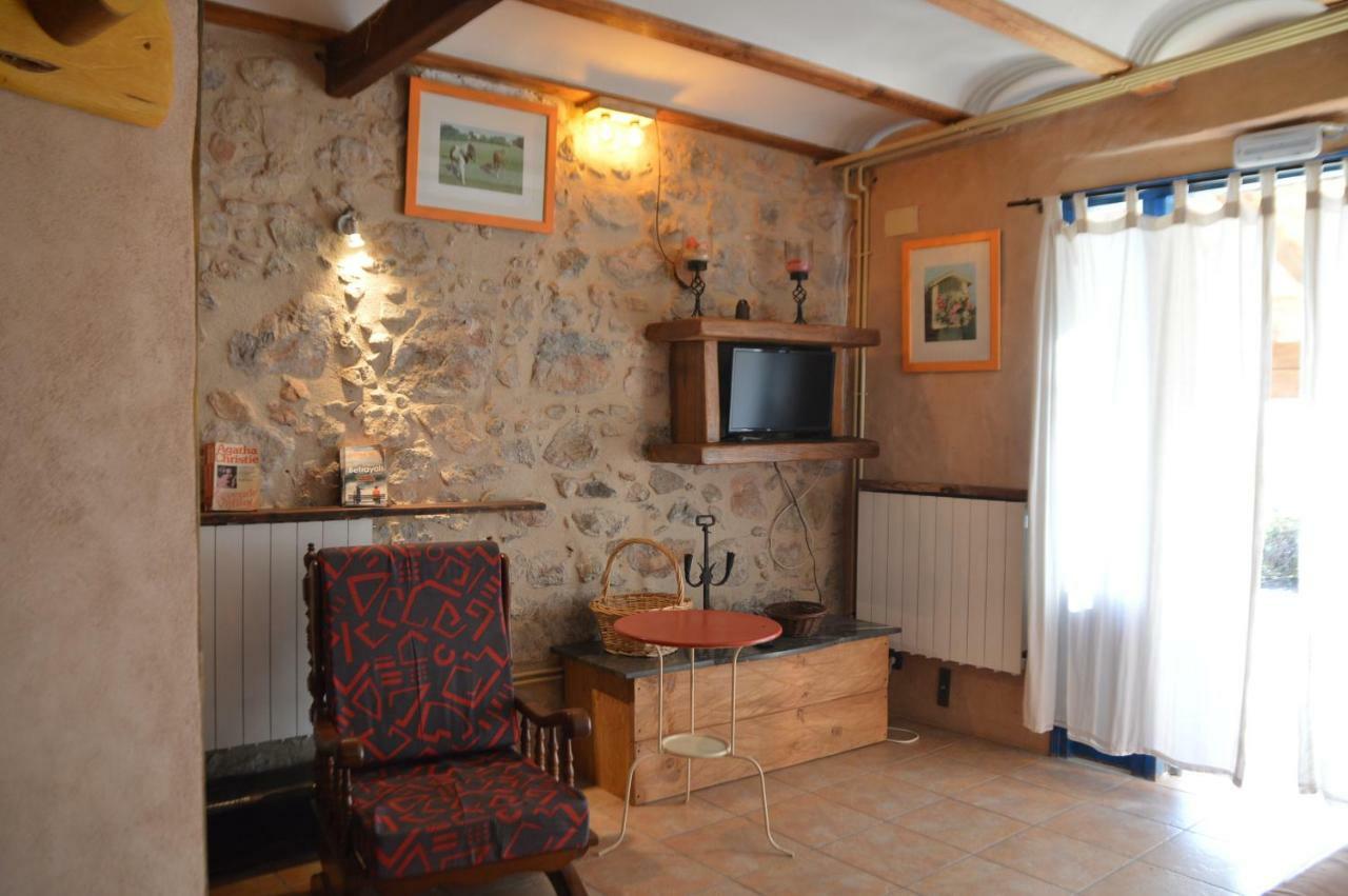 Hostal Mas Ca La Coixa Tortellà Exterior foto
